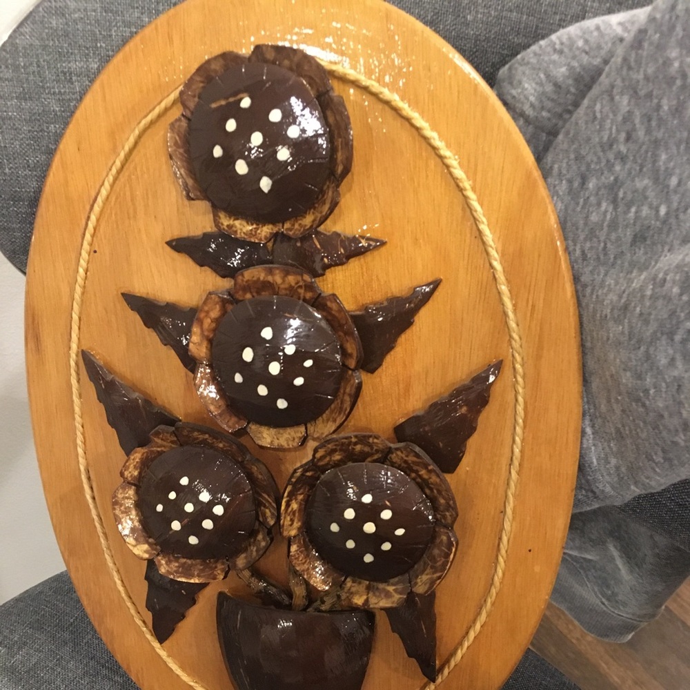 Beautiful wall Decor with flower design.